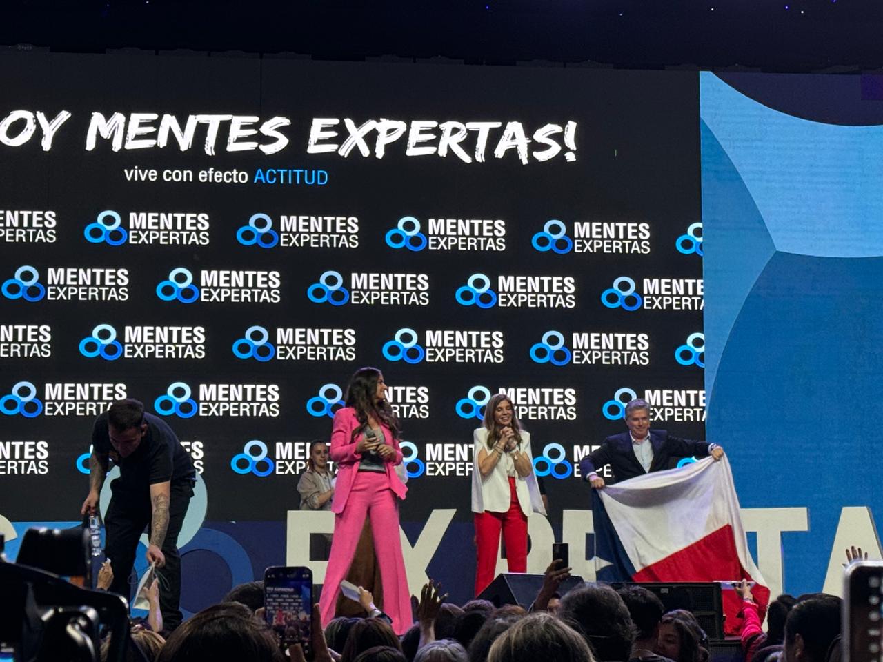 Convención Mentes Expertas · vive con efecto ACTITUD